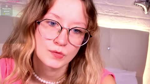 Snapshot of amelieviolet chatting on 3, 6, 2026 Amelie online show from 3, 6, 2026