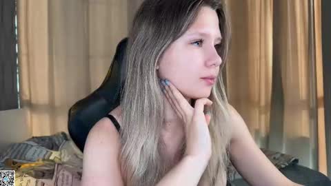 Snapshot of ameliia_castro chatting on 5, 10, 2025 Ameliia castro online show from 5, 10, 2025