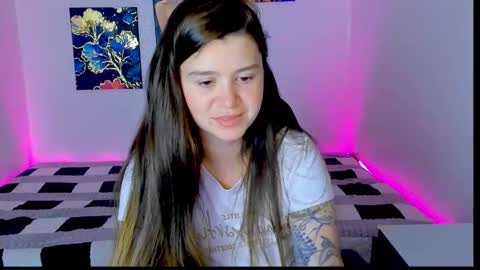 Snapshot of amellymillyy chatting on 22, 9, 2025 amellymillyy online show from 22, 9, 2025