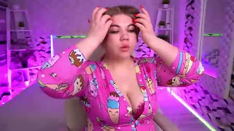 Snapshot of amellywhite chatting on 10, 6, 2026 Alina online show from 10, 6, 2026