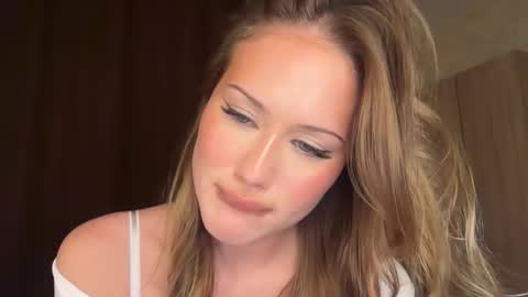 Snapshot of ami_amora chatting on 8, 11, 2025 ami_amora online show from 8, 11, 2025