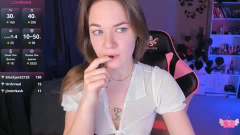 Hi-hi I am Kate welcome to my sexy room online show from 11, 3, 2025