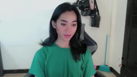 Snapshot of ami_lewis chatting on 9, 10, 2025 JOANNA online show from 9, 10, 2025