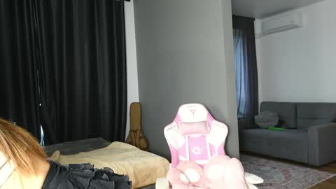 A online show from 29, 9, 2025