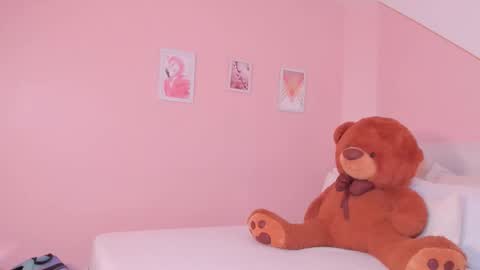 Snapshot of amira_sanz_ chatting on 15, 10, 2025 Amira Sanz online show from 15, 10, 2025