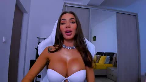 Snapshot of amiracataleya chatting on 4, 2, 2025 Arinna online show from 4, 2, 2025