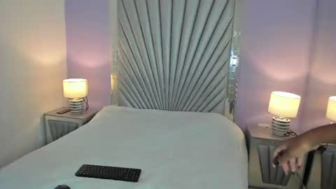 amirajones online show from 9, 8, 2026