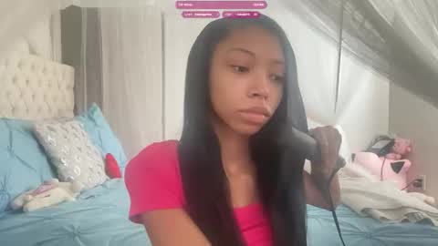 Snapshot of amirime chatting on 13, 11, 2025 Aulani 3 online show from 13, 11, 2025