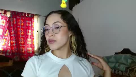 Snapshot of amitlu_ chatting on 1, 12, 2024 amitlu_ online show from 1, 12, 2024