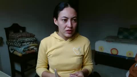 Snapshot of amitlu_ chatting on 4, 1, 2025 amitlu_ online show from 4, 1, 2025