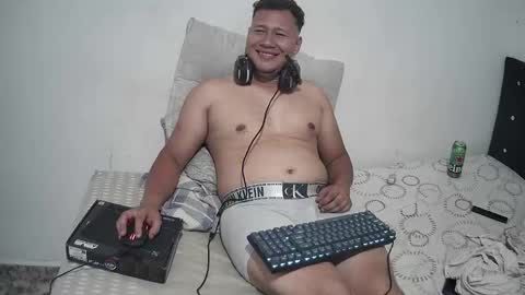 Snapshot of amordebandidos chatting on 24, 1, 2025 amordebandidos online show from 24, 1, 2025