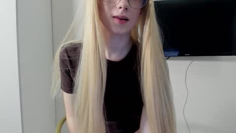 Snapshot of amy1_1 chatting on 26, 9, 2025 amy1_1 online show from 26, 9, 2025