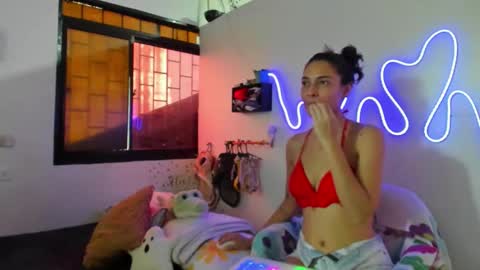 AmyEloise online show from 19, 10, 2025