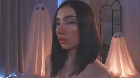 Amy Armstrong online show from 28, 10, 2025