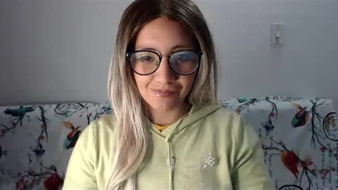 Snapshot of amycosplay99 chatting on 3, 1, 2025 amycosplay99 online show from 3, 1, 2025