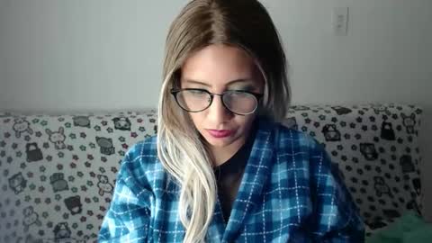 Snapshot of amycosplay99 chatting on 27, 1, 2025 amycosplay99 online show from 27, 1, 2025