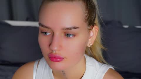 Snapshot of amylowe687328 chatting on 1, 2, 2026 Amy online show from 1, 2, 2026