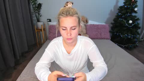 Snapshot of amymilson chatting on 15, 1, 2025 amymilson online show from 15, 1, 2025