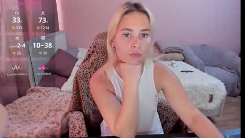 Snapshot of amymilson chatting on 23, 10, 2025 amymilson online show from 23, 10, 2025