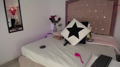 Ana Moon  online show from 6, 2, 2025