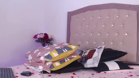 Ana Moon  online show from 24, 2, 2025