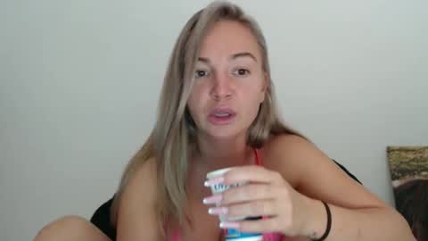 Snapshot of anabeatrice29 chatting on 26, 10, 2025 Ana online show from 26, 10, 2025