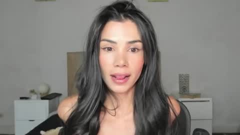Snapshot of anahenao chatting on 25, 7, 2026 Ana Henao or Annie... Follow me ahenaocb Insta X online show from 25, 7, 2026