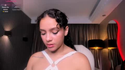 Snapshot of anahi_curlie1 chatting on 19, 5, 2026 Anahi Curlie online show from 19, 5, 2026