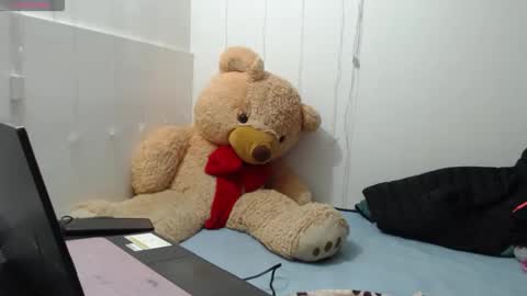 Anahi Browns online show from 4, 12, 2025