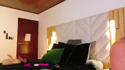 Anaise  online show from 23, 9, 2025