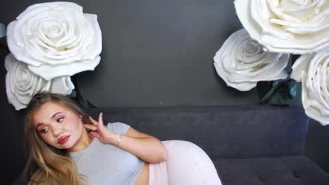 anastacyyellig online show from 8, 9, 2025