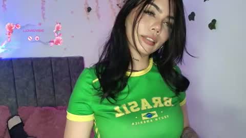 Snapshot of andra_rosse chatting on 13, 6, 2026 Andra de la Rosse online show from 13, 6, 2026