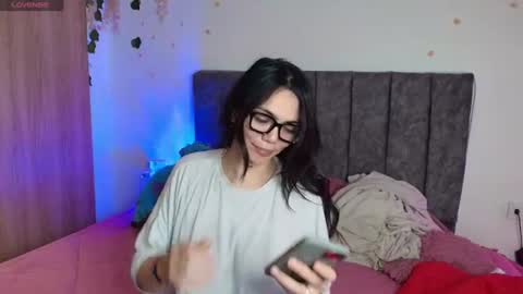 Snapshot of andra_rosse chatting on 6, 7, 2026 Andra de la Rosse online show from 6, 7, 2026