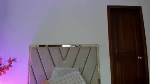 Andra Cyrus online show from 9, 2, 2025