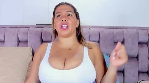 Andrea bigtits69 online show from 16, 4, 2026