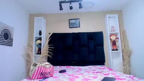 Snapshot of andrea_gill_ chatting on 5, 10, 2025 Andres Gil online show from 5, 10, 2025