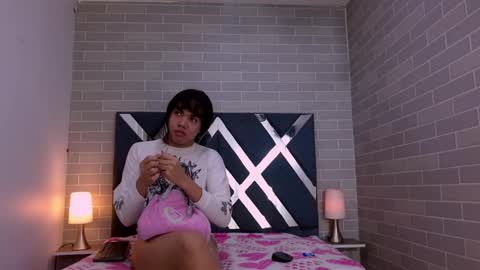 Snapshot of andrea_gill_ chatting on 4, 11, 2025 Andres Gil online show from 4, 11, 2025