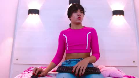 Snapshot of andrea_gill_ chatting on 11, 11, 2025 Andres Gil online show from 11, 11, 2025