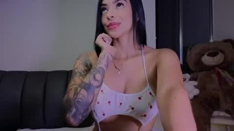 Snapshot of andrea_torres_ chatting on 7, 5, 2026 online show from 7, 5, 2026
