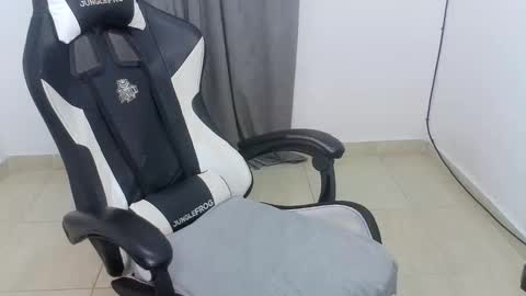 andres180950734 online show from 25, 10, 2025