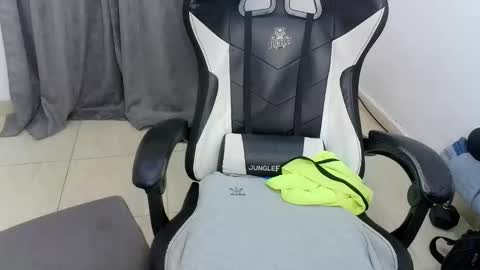 Snapshot of andres180950734 chatting on 17, 1, 2026 andres180950734 online show from 17, 1, 2026