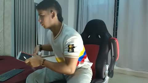 Snapshot of andres_stud777 chatting on 29, 9, 2025 ANDRES online show from 29, 9, 2025