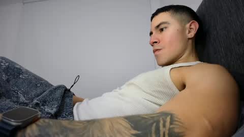 Snapshot of andresjuan92 chatting on 30, 4, 2026 onlyfanscallmegotter online show from 30, 4, 2026