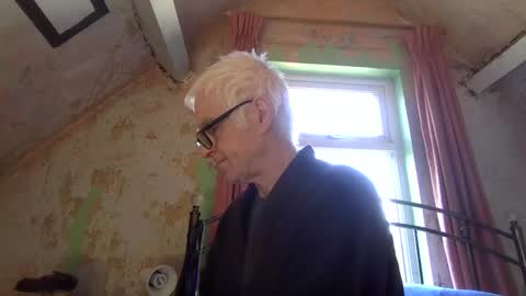 Andrew online show from 8, 4, 2026