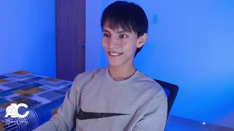 Snapshot of andrew_courtz chatting on 23, 4, 2026 Andrew Courtz online show from 23, 4, 2026