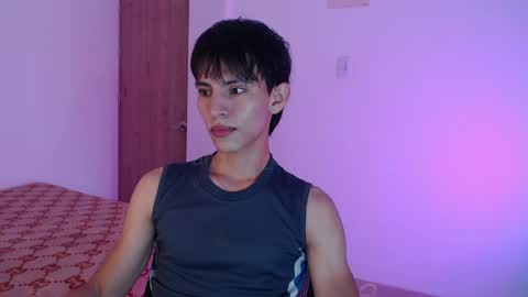 Snapshot of andrew_courtz chatting on 25, 4, 2026 Andrew Courtz online show from 25, 4, 2026