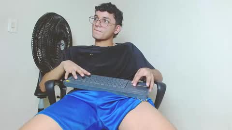 Snapshot of andrew_dann chatting on 20, 11, 2025 andres online show from 20, 11, 2025