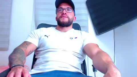 Snapshot of andrew_holden__ chatting on 13, 2, 2025 andrew_holden__ online show from 13, 2, 2025
