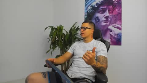 Snapshot of andrewmaterazzi chatting on 20, 2, 2025 andrewmaterazzi online show from 20, 2, 2025