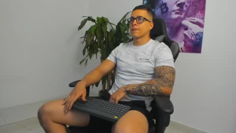 Snapshot of andrewmaterazzi chatting on 25, 2, 2025 andrewmaterazzi online show from 25, 2, 2025